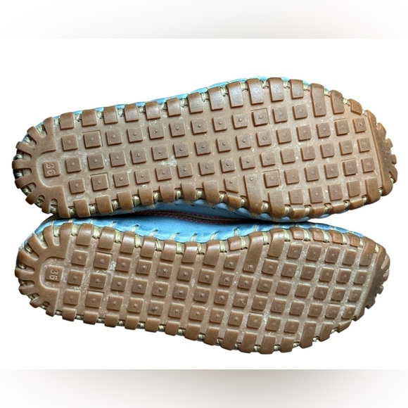 Volkswalkers handmade perforated leather lace up flats - Picture 5 of 7